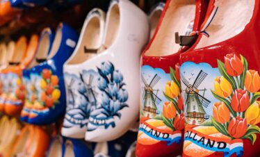 Dumo neemt u mee naar Volendam. De stad van de palingsound